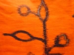 アンティーク　抽象枝蕾模様織り出し銘仙着物